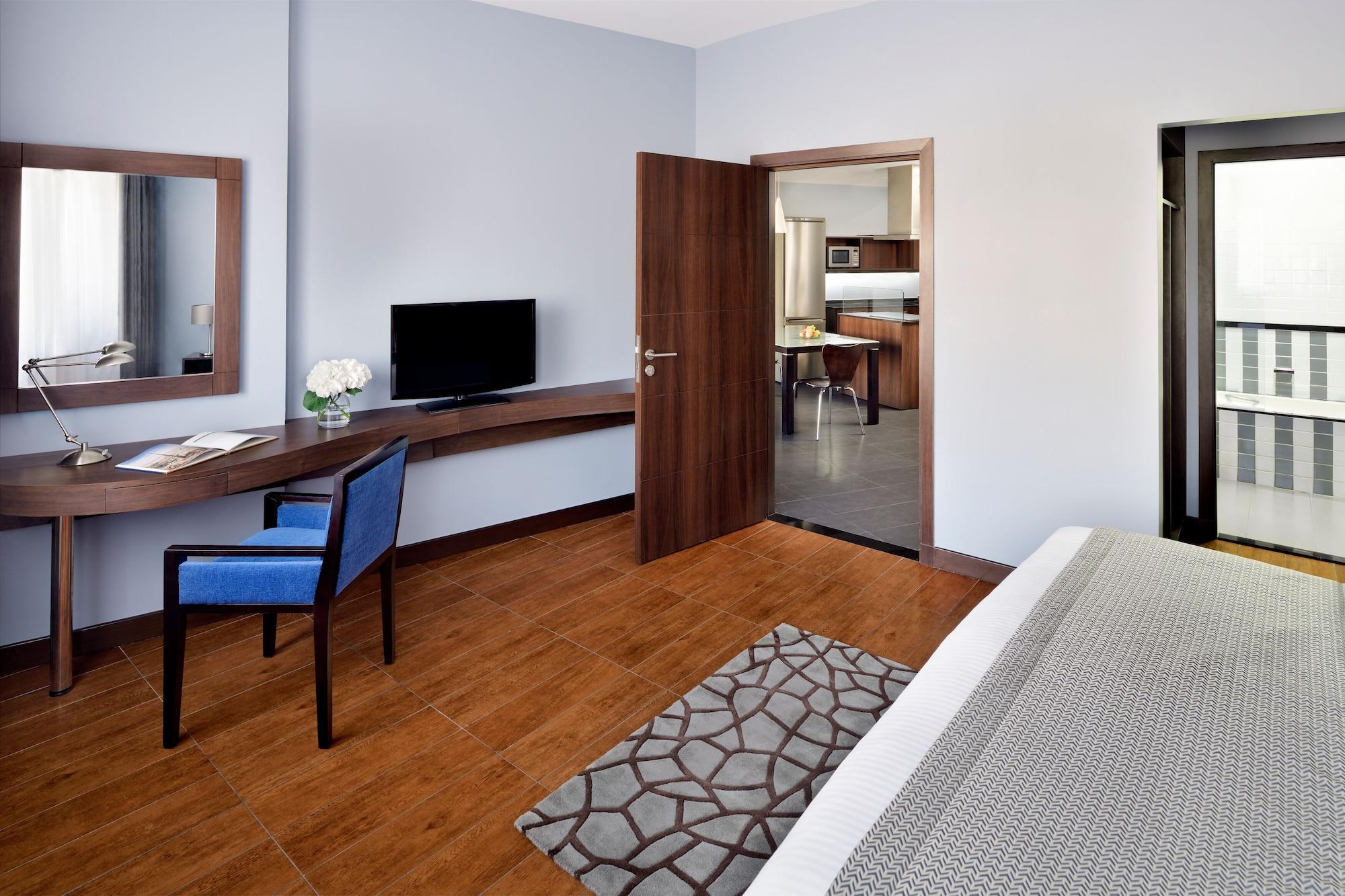 Moevenpick Hotel Apartments Al Mamzar Дубай Екстериор снимка A typical bedroom at the residence halls