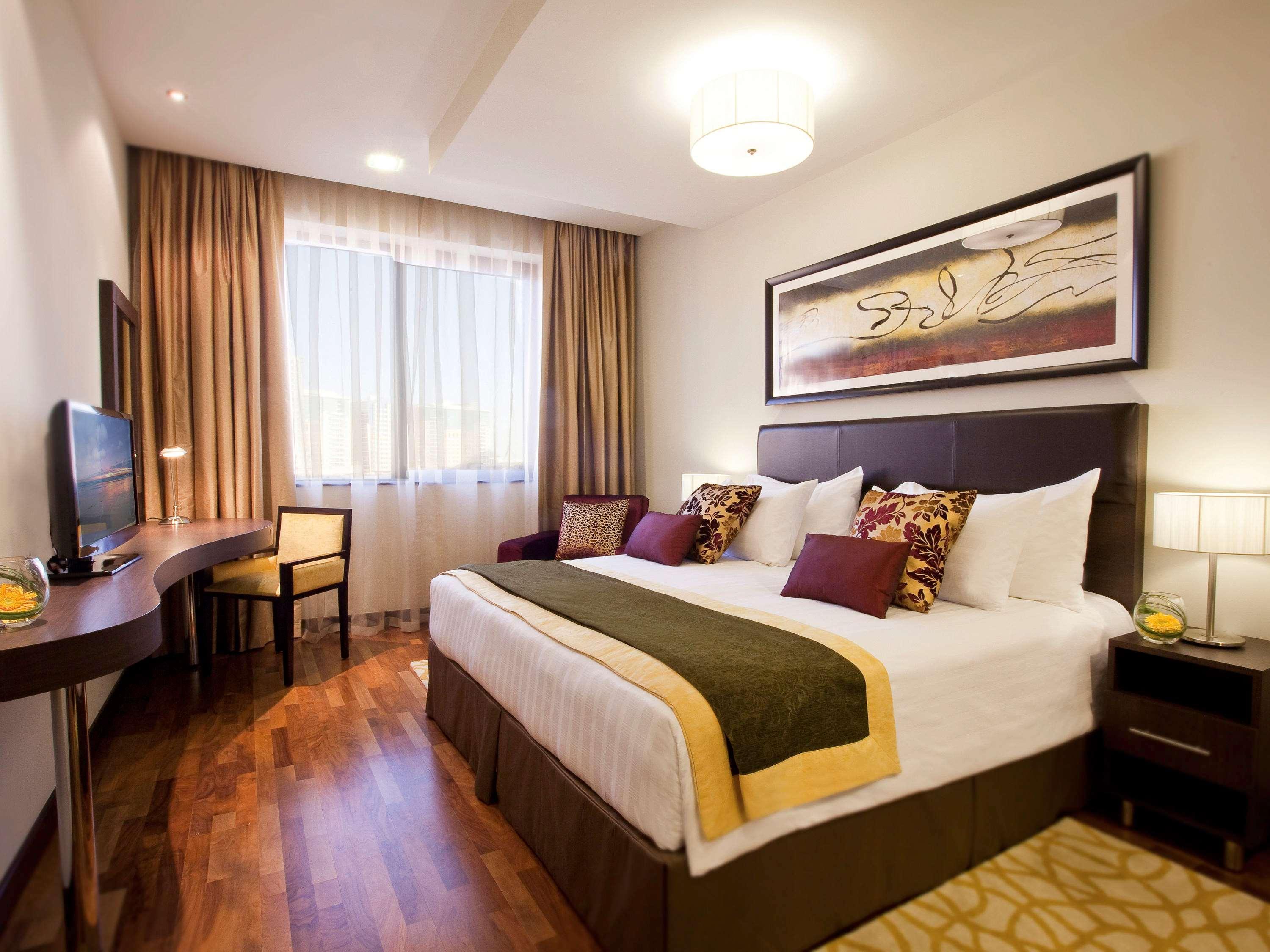 Moevenpick Hotel Apartments Al Mamzar Дубай Екстериор снимка A bedroom at the hotel