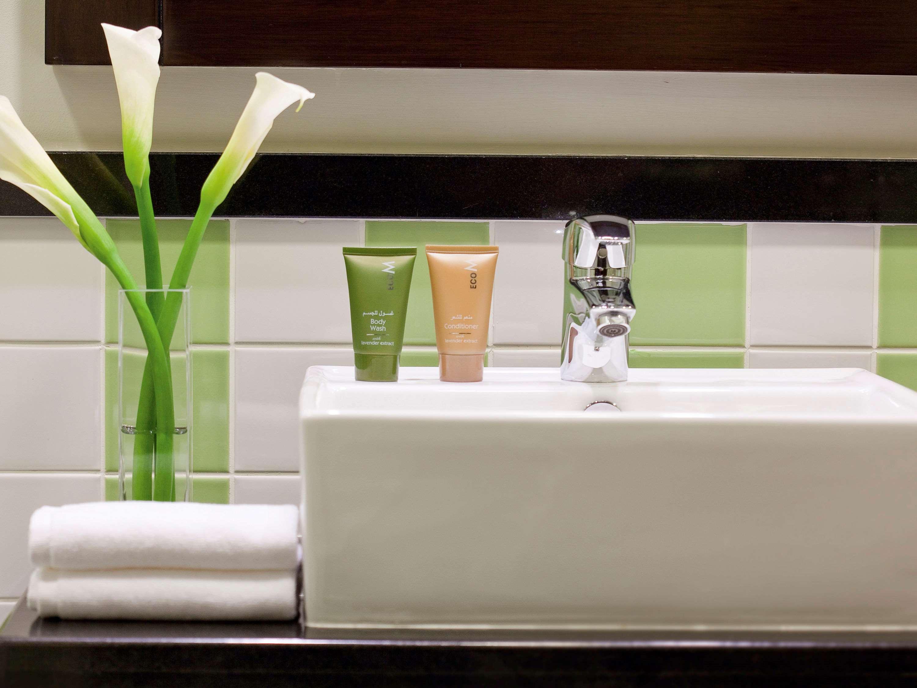 Moevenpick Hotel Apartments Al Mamzar Дубай Екстериор снимка Bathroom amenities