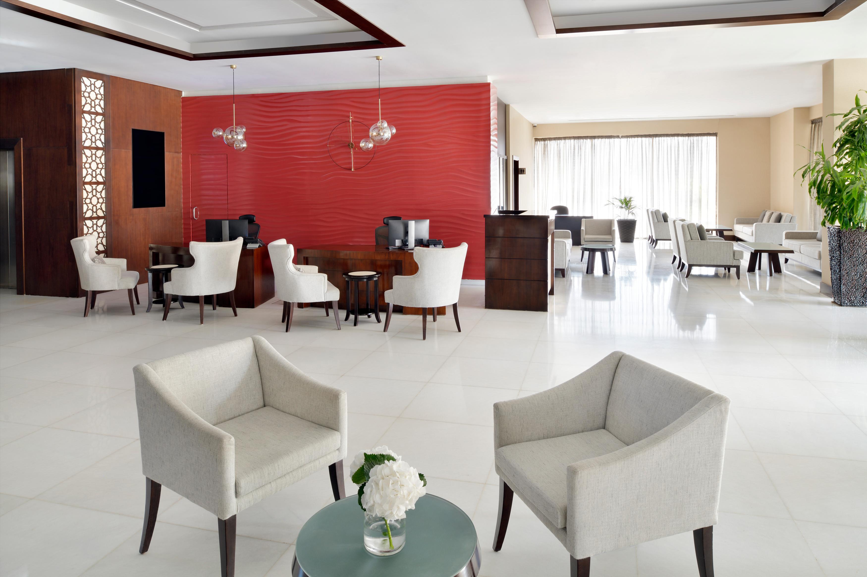 Moevenpick Hotel Apartments Al Mamzar Дубай Екстериор снимка Lobby