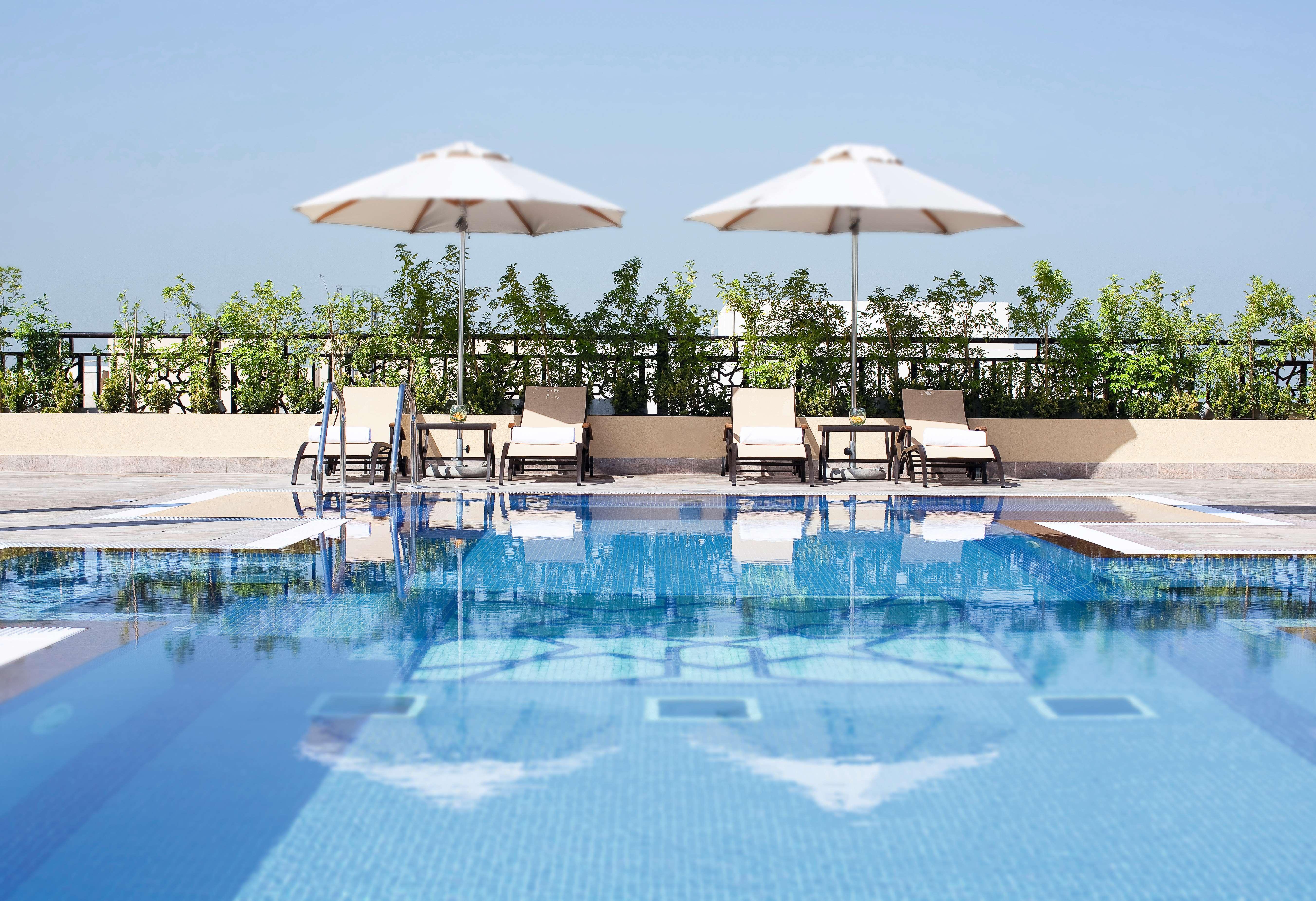 Moevenpick Hotel Apartments Al Mamzar Дубай Екстериор снимка Rooftop pool