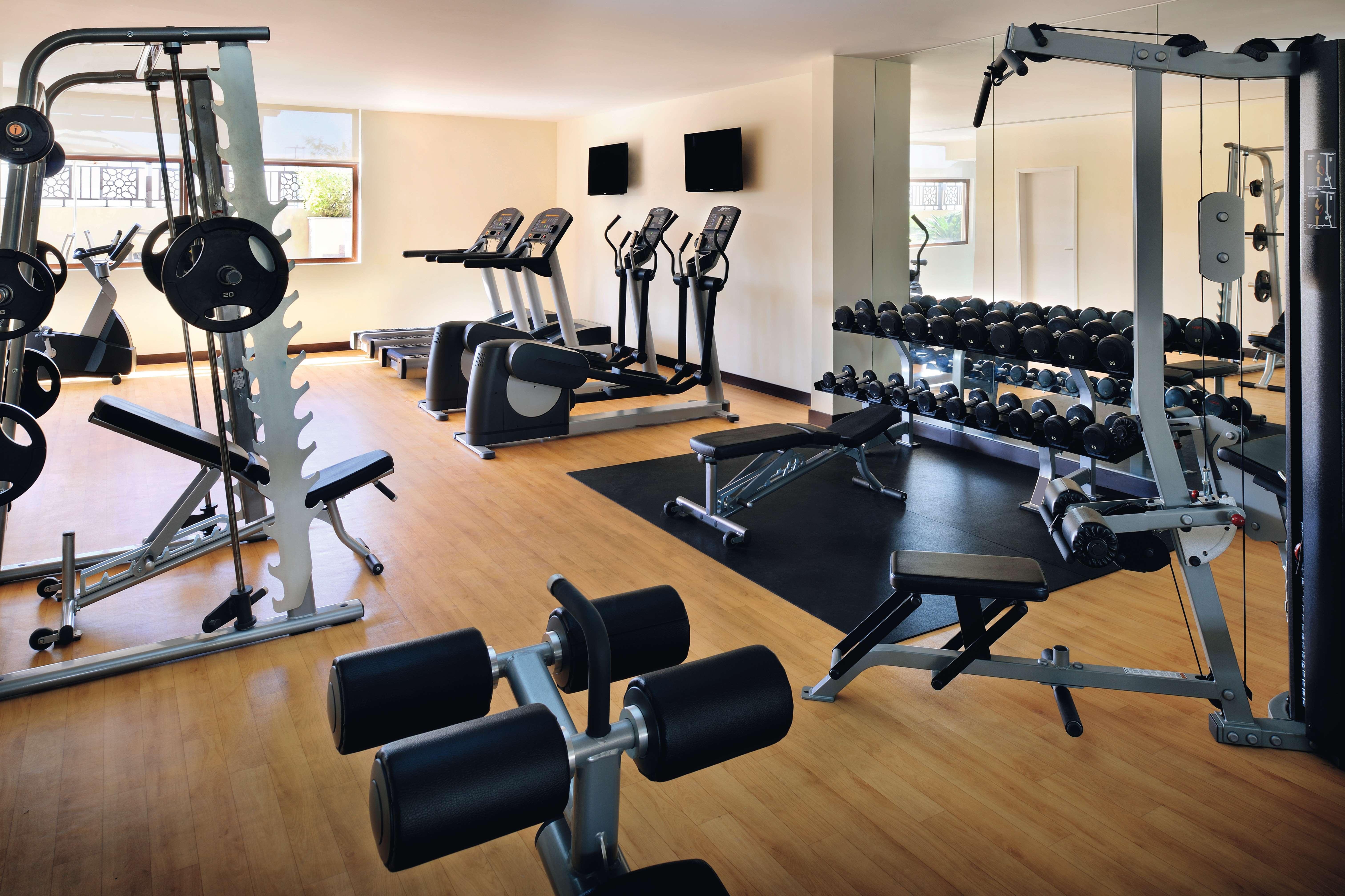 Moevenpick Hotel Apartments Al Mamzar Дубай Екстериор снимка A typical gym