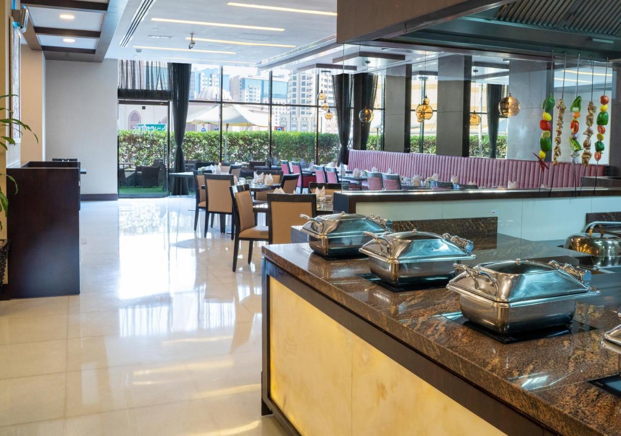 Moevenpick Hotel Apartments Al Mamzar Дубай Екстериор снимка The restaurant