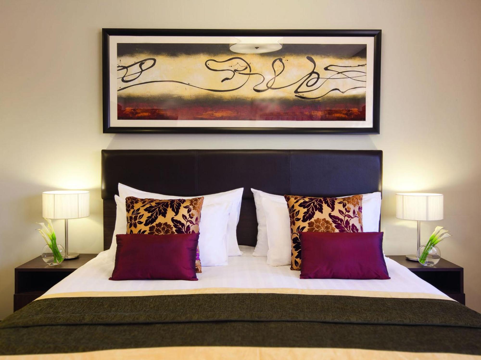 Moevenpick Hotel Apartments Al Mamzar Дубай Стая снимка