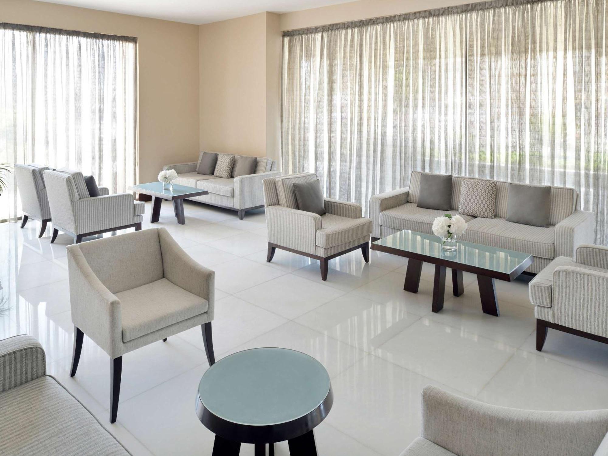 Moevenpick Hotel Apartments Al Mamzar Дубай Екстериор снимка Interior of the hotel