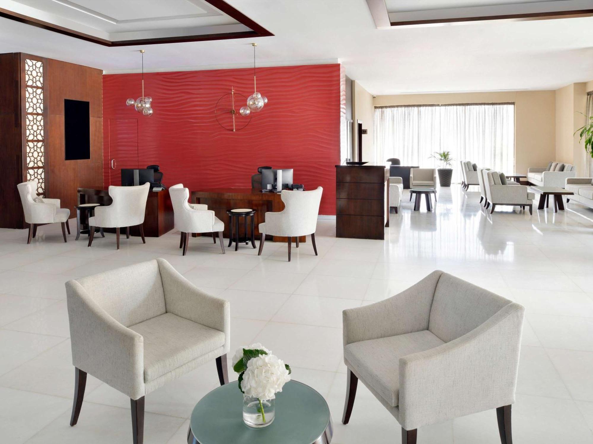 Moevenpick Hotel Apartments Al Mamzar Дубай Екстериор снимка Lobby