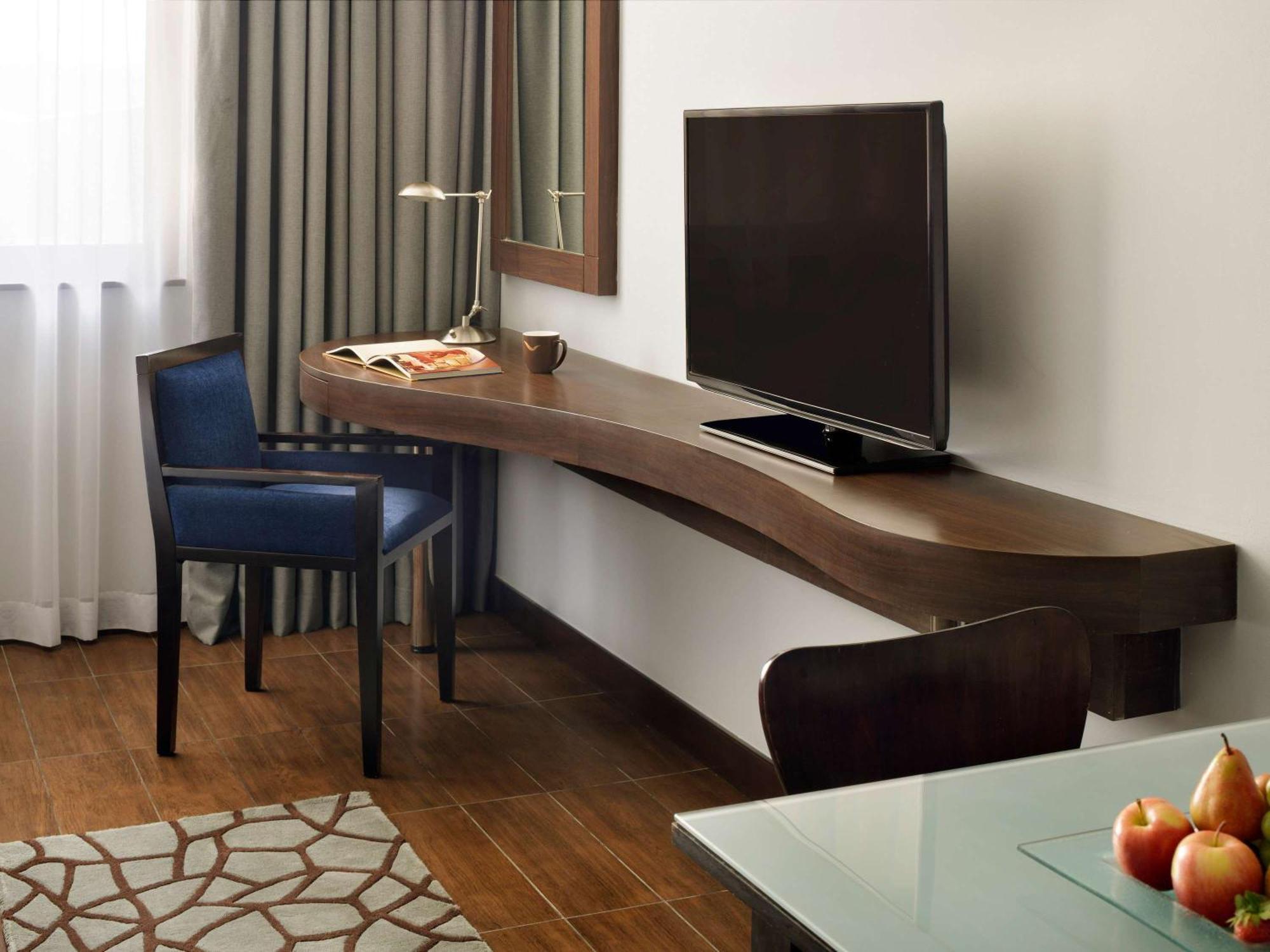 Moevenpick Hotel Apartments Al Mamzar Дубай Екстериор снимка A television in a hotel room