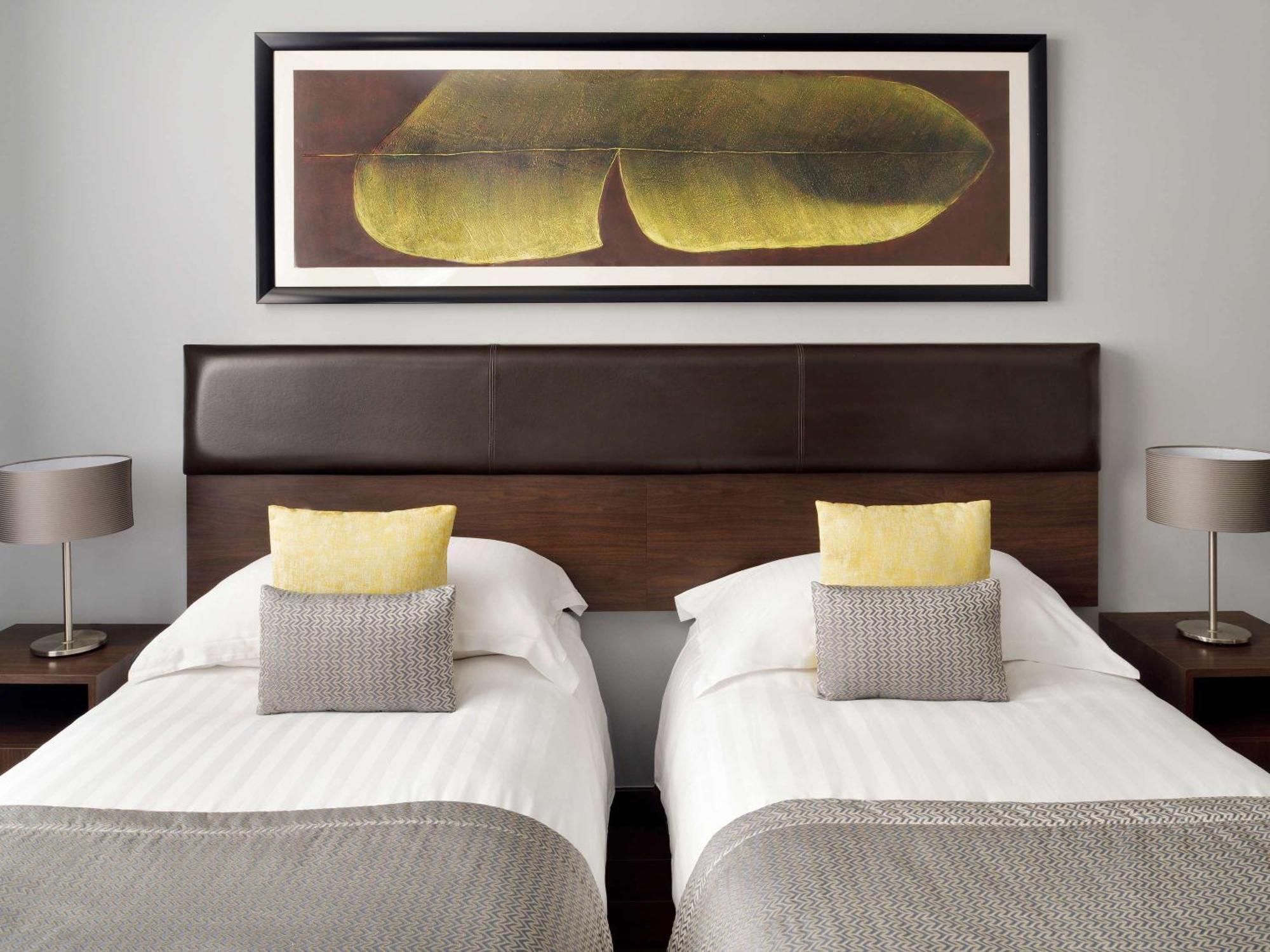 Moevenpick Hotel Apartments Al Mamzar Дубай Екстериор снимка A room at the hotel