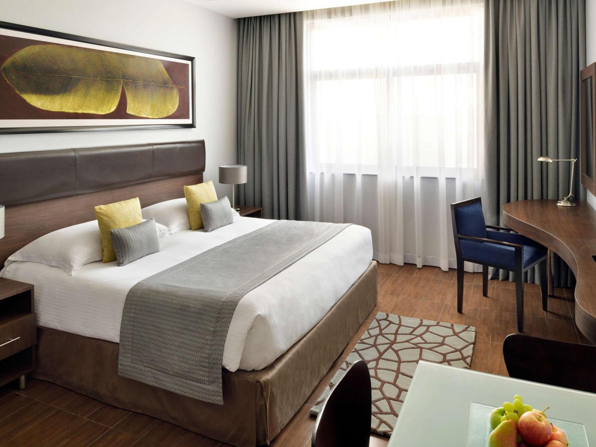 Moevenpick Hotel Apartments Al Mamzar Дубай Екстериор снимка A room at the hotel